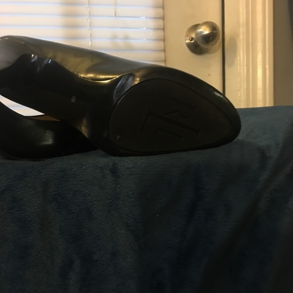 Black Ralph Lauren Heel - Picture 5 of 7